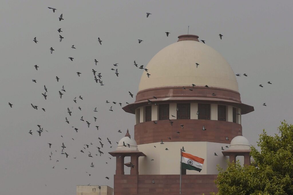 Supreme Court rejects PIL for setting up panel to examine use of Hindi as official language of apex court
