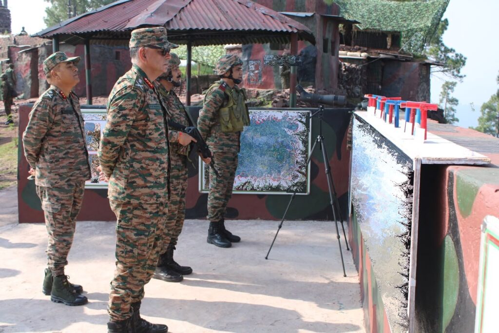 White Knight Corps GOC Reviews Operational Preparedness Along LoC in Rajouri