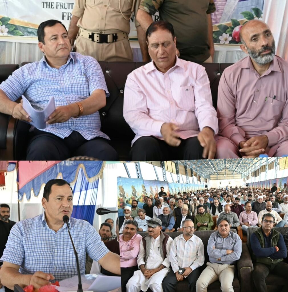 Javid Dar visits Handwara Fruit Mandi, assures priority resolution of growers’ concerns