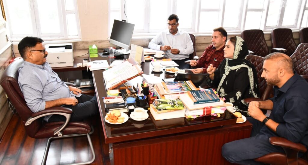 Javed Rana reviews pollution concerns in Dal Lake, emphasizes coordinated conservation measures