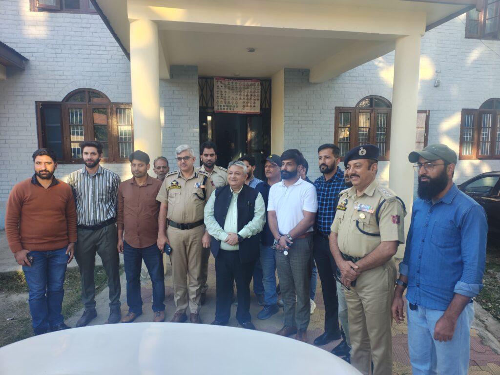 Transport Commissioner reviews MVD services, enforcement, road safety in Kulgam