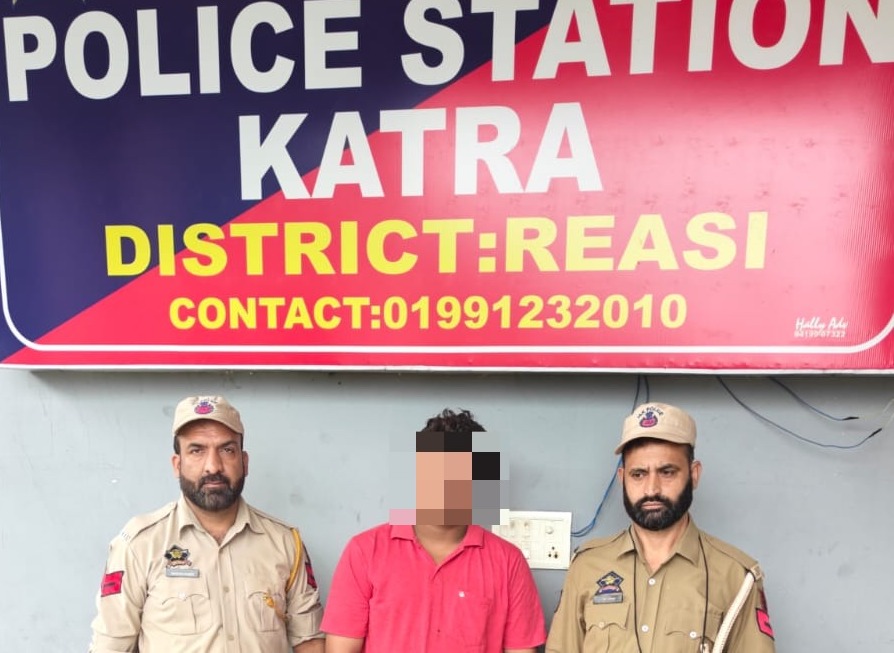 Interstate Drug Peddler Held With Heroin in Katra
