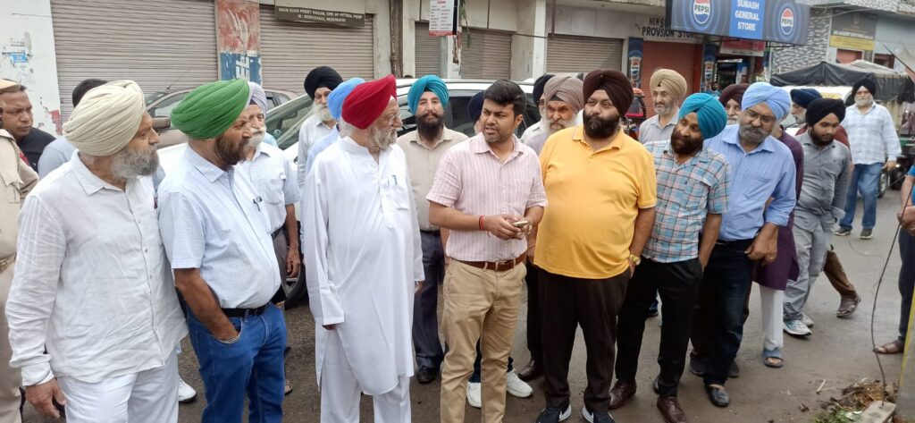 JMC Commissioner Inspects Preet Nagar, Directs Time-Bound Action on Civic Issues