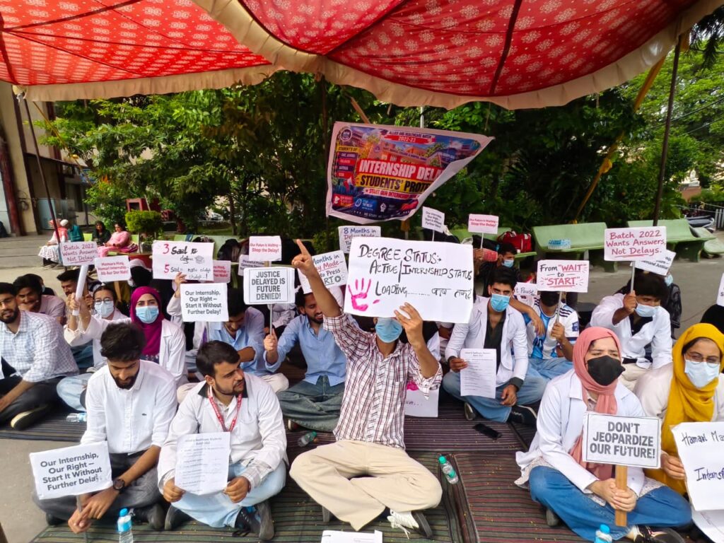 Allied & Healthcare Students Protest at GMC Jammu Over Internship Delay