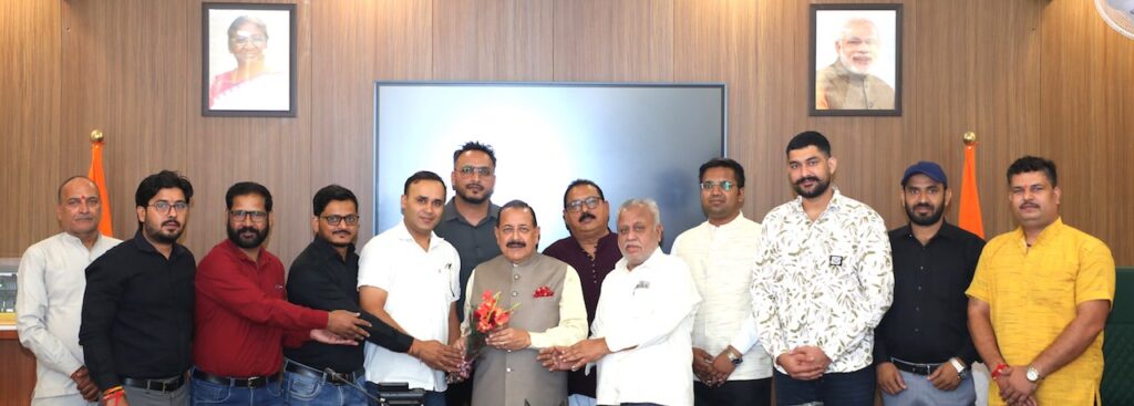 Employees’ delegation calls on Dr Jitendra, thanks DoPT for timely promotions