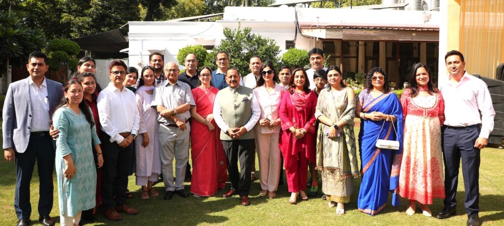 Dr Jitendra hosts luncheon interaction for Delhi based young Medical alumni from Jammu