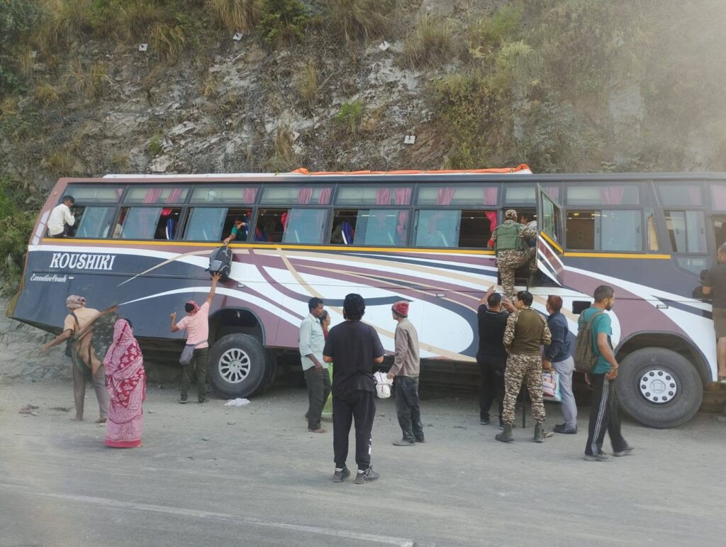 One Killed, 56 Injured in Twin Accidents on Jammu-Srinagar Highway