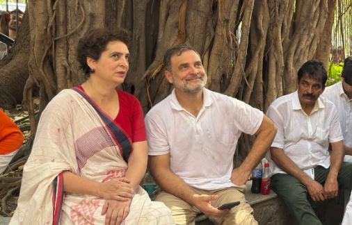 INDIA bloc protest march against CEC: Rahul Gandhi, Priyanka Gandhi Vadra in standoff with police at Akashvani Bhawan premises