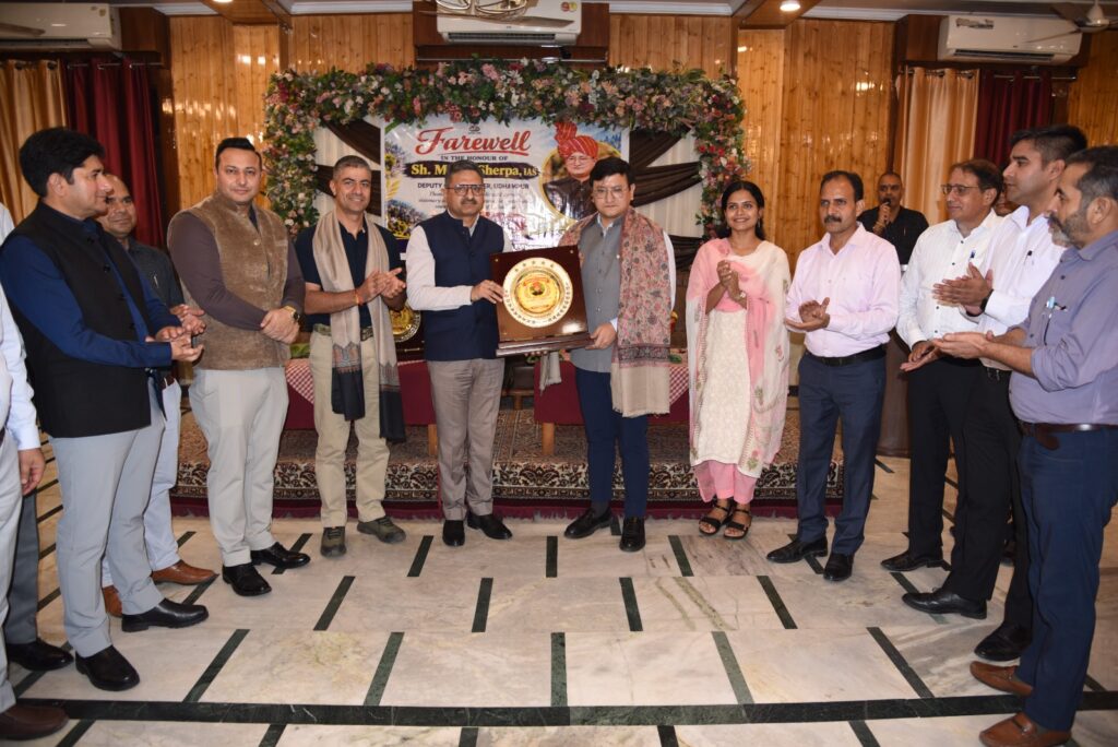 District Admin Udhampur bids warm farewell to outgoing DC Minga Sherpa