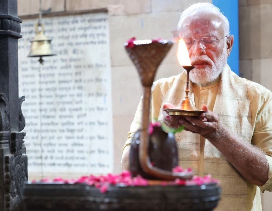 Marking 25 years as head of government PM Modi offers prayers at Delhi’s Shri Vinayaka Mandir, renews pledge to serve nation