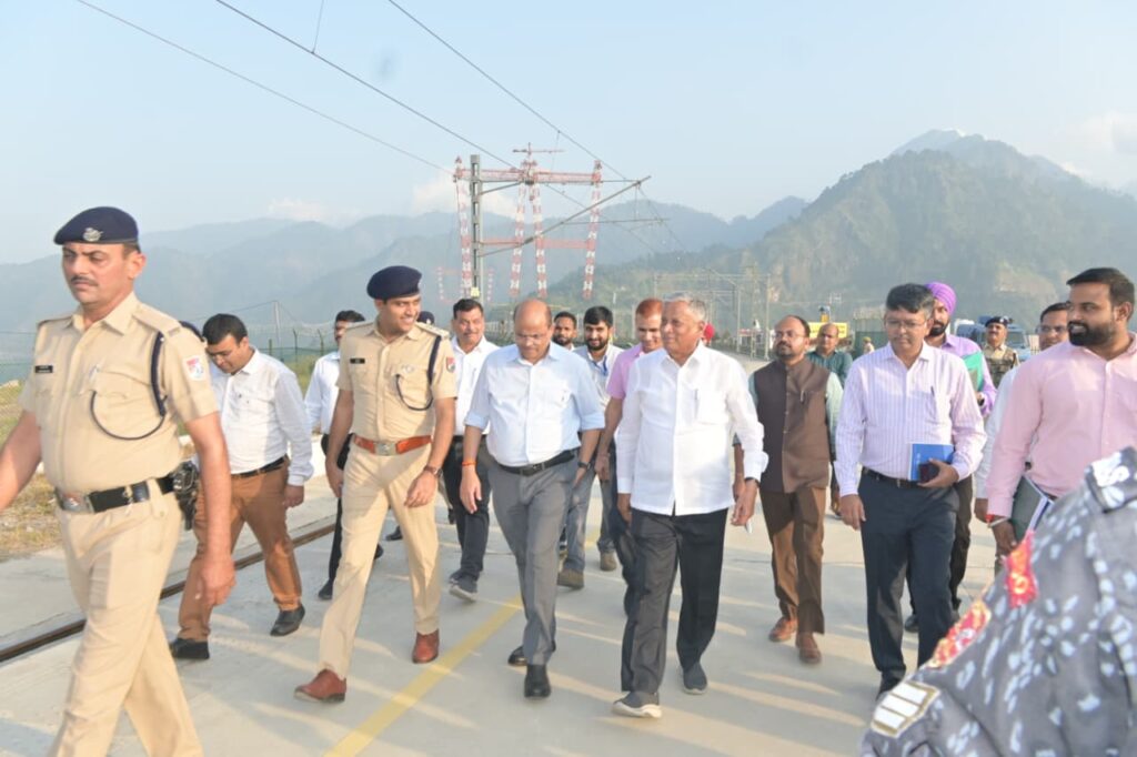 MoS Railways V. Somanna Inspects Chenab, Anji Bridges