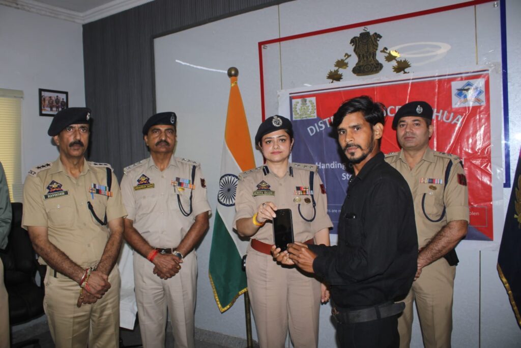 Kathua Police Recover 105 Lost, Stolen Mobile Phones Worth ₹23.5 Lakh